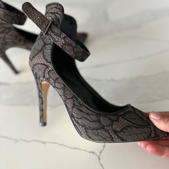 Lace heels with ankle strap - Picture 1 of 3